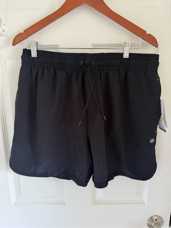 GAIAM Other - Men’s GAIAM Black Lunge 5” running shorts